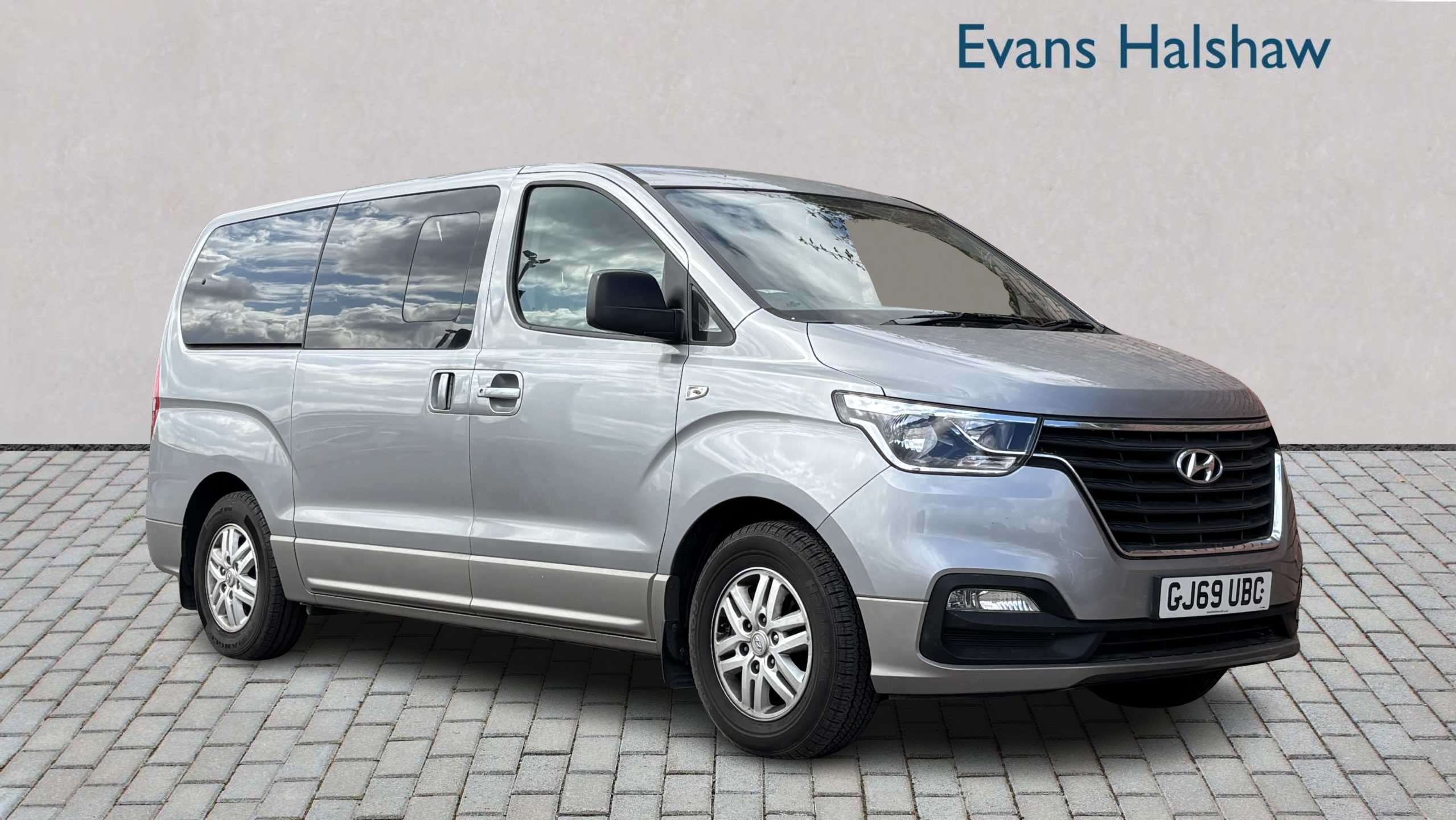 2019 HYUNDAI I800
