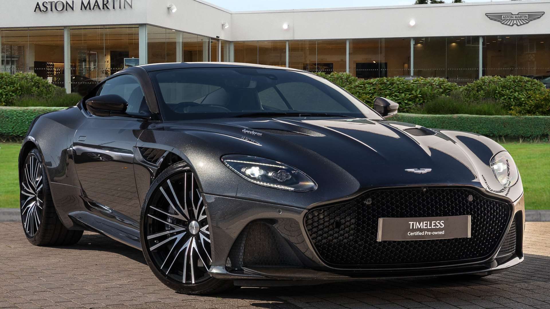 2021 ASTON MARTIN DBS