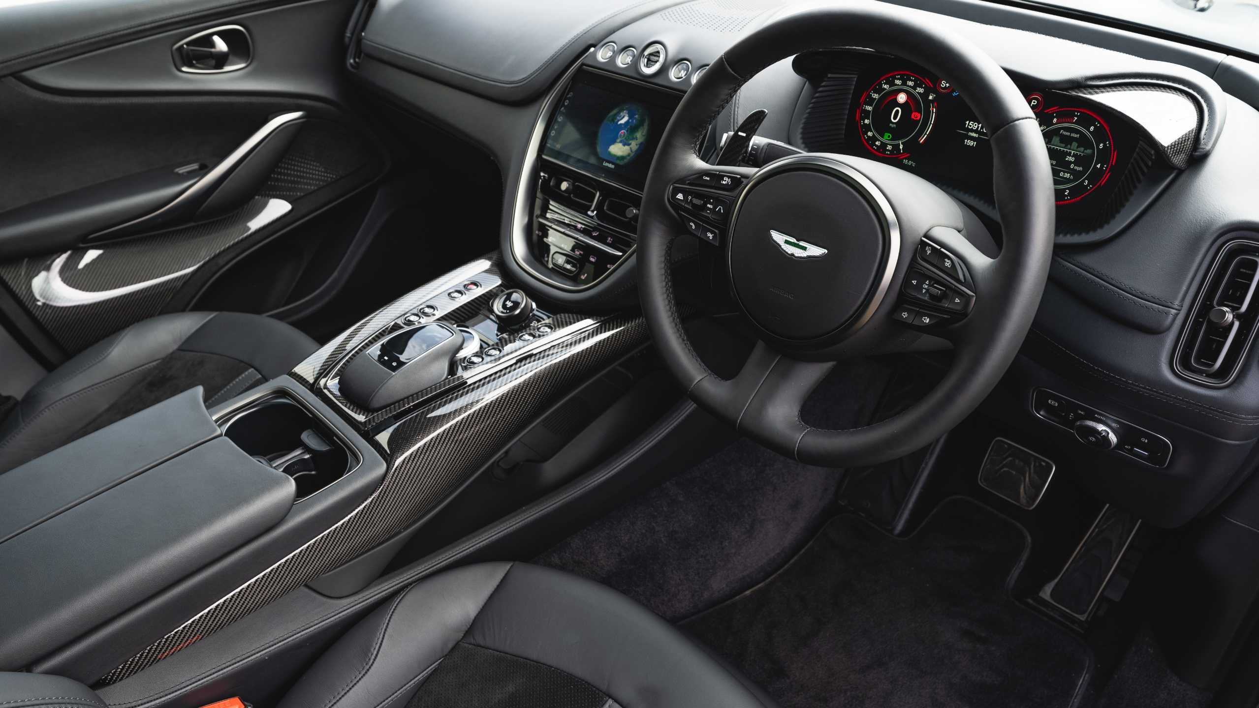 Aston Martin DBX