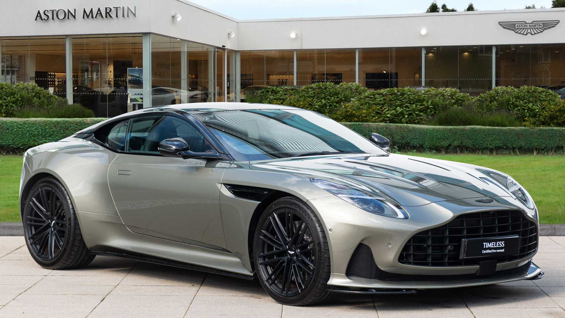 Aston Martin DB12