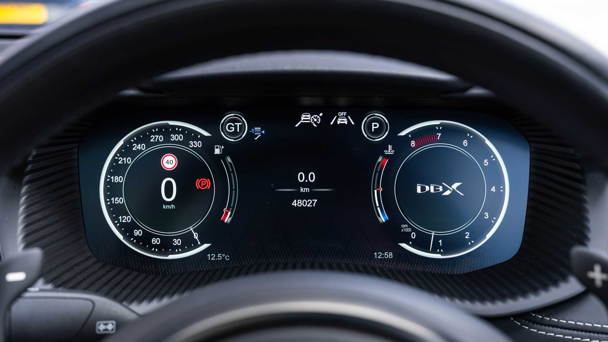 Aston Martin DBX