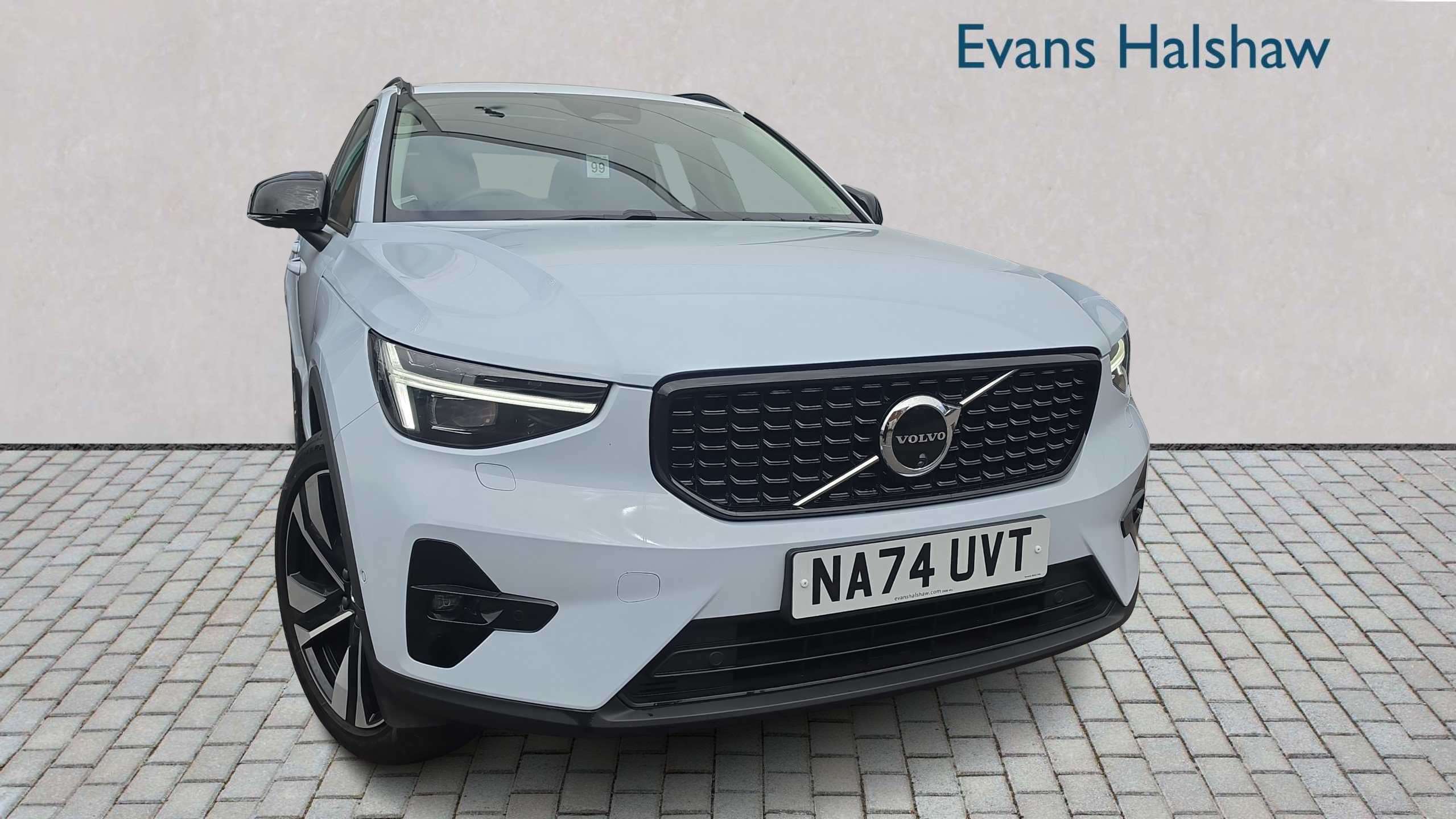 2025 Volvo XC40