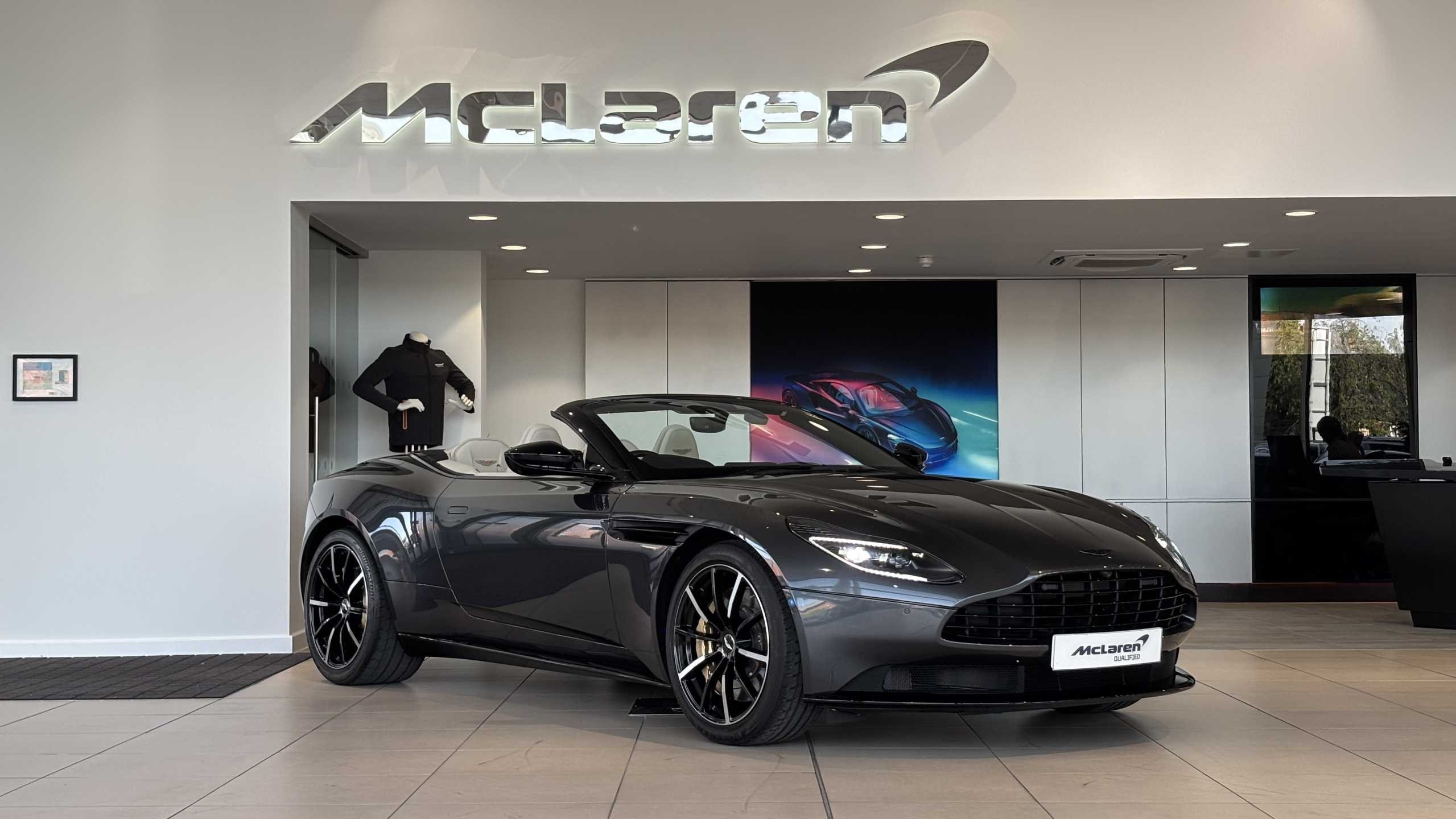 Aston Martin DB11