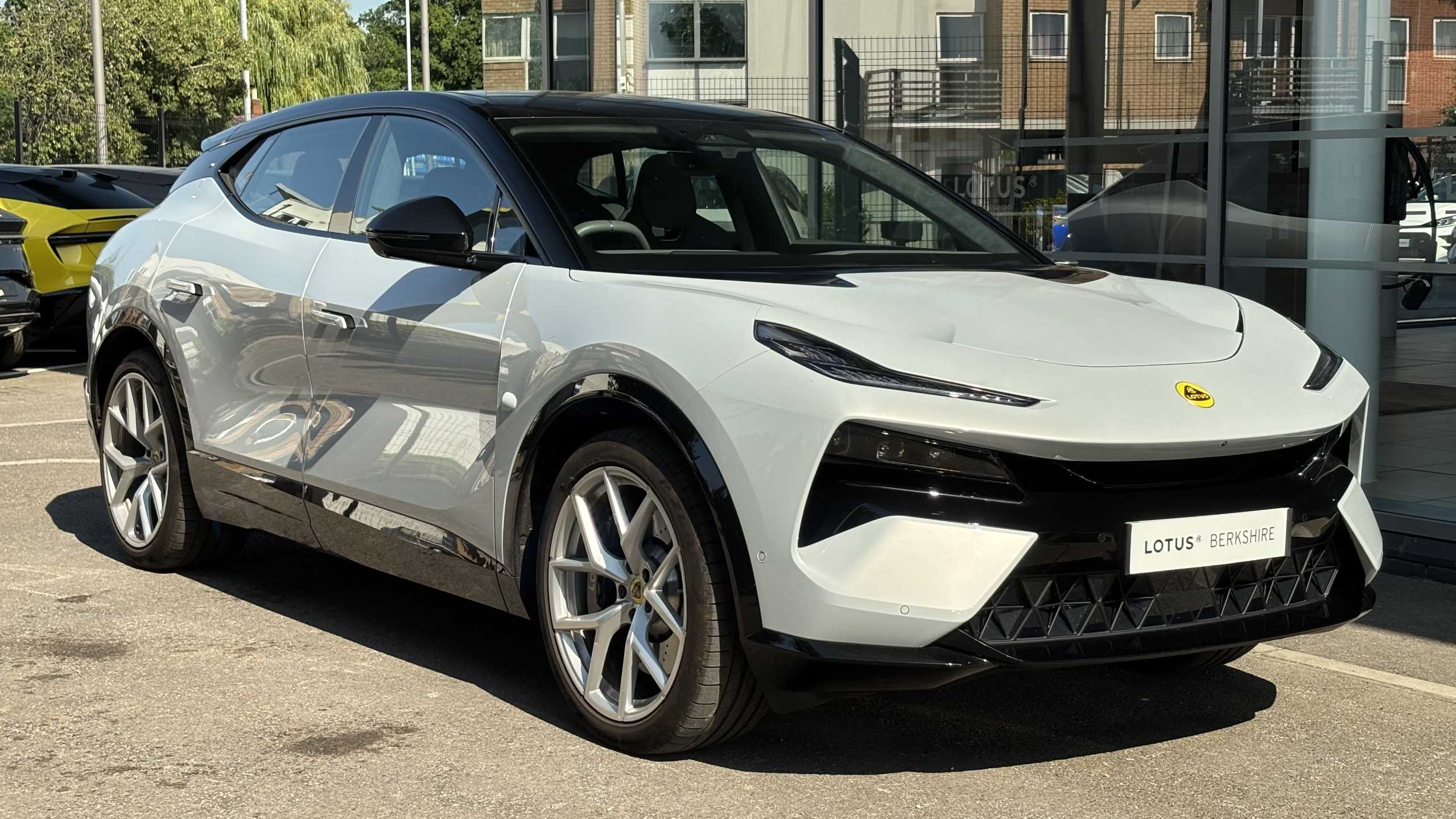 Lotus Eletre