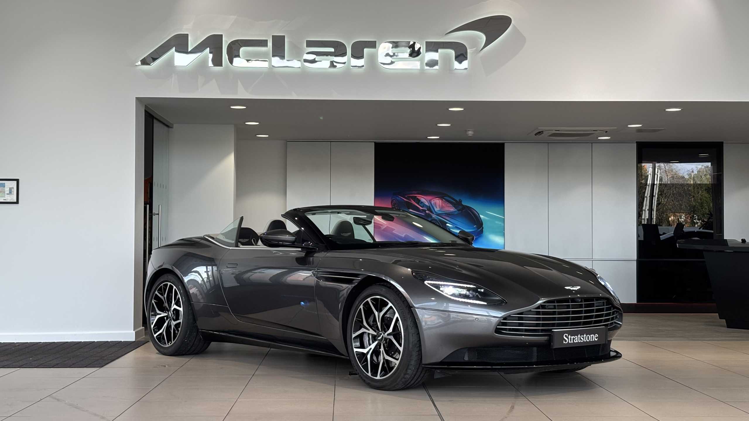 ASTON MARTIN DB11