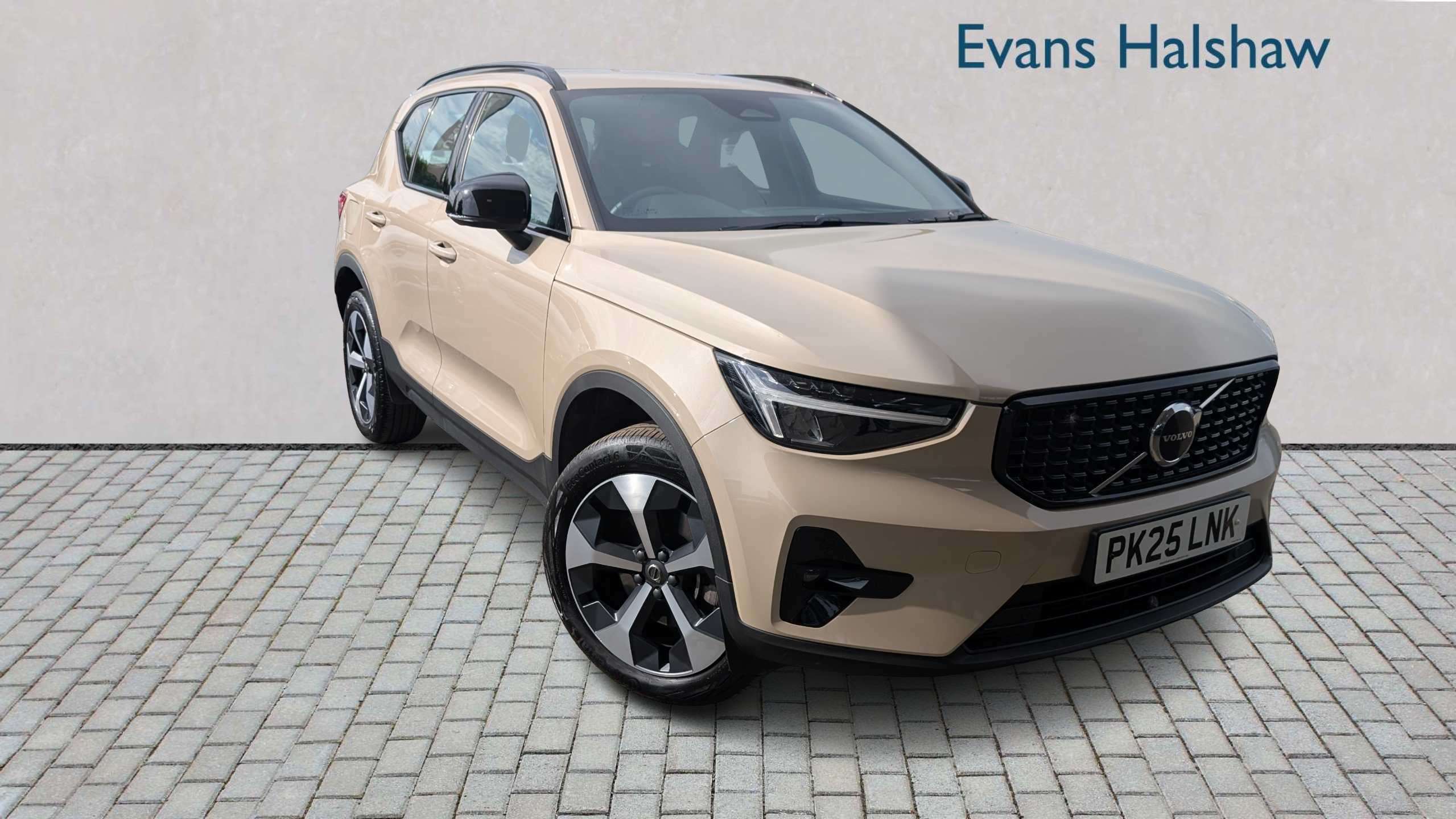 2025 Volvo XC40