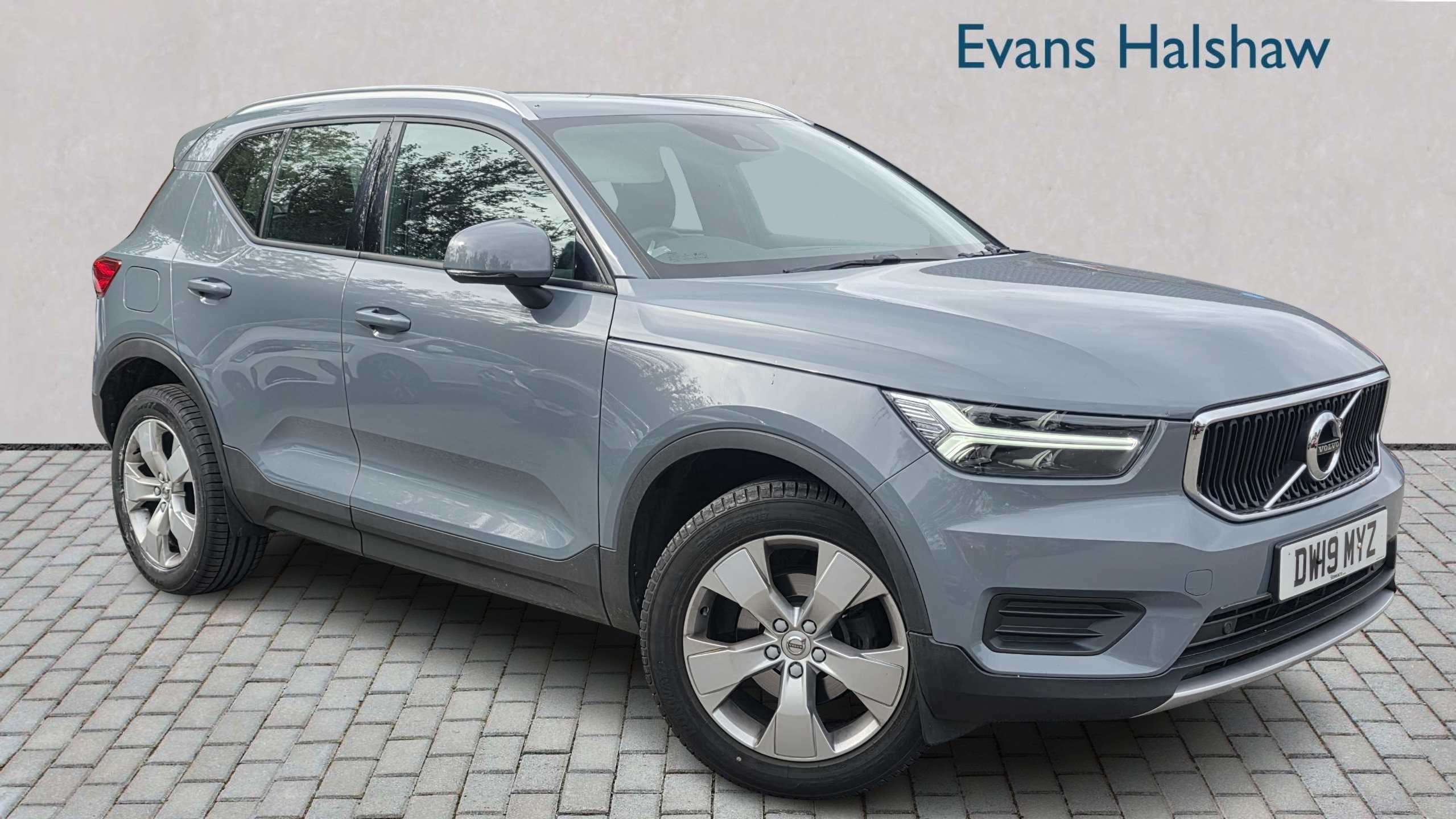 2019 VOLVO XC40