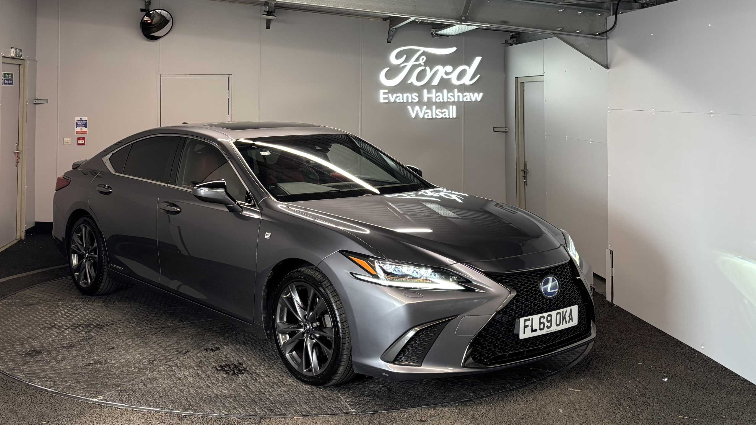 2019 LEXUS ES