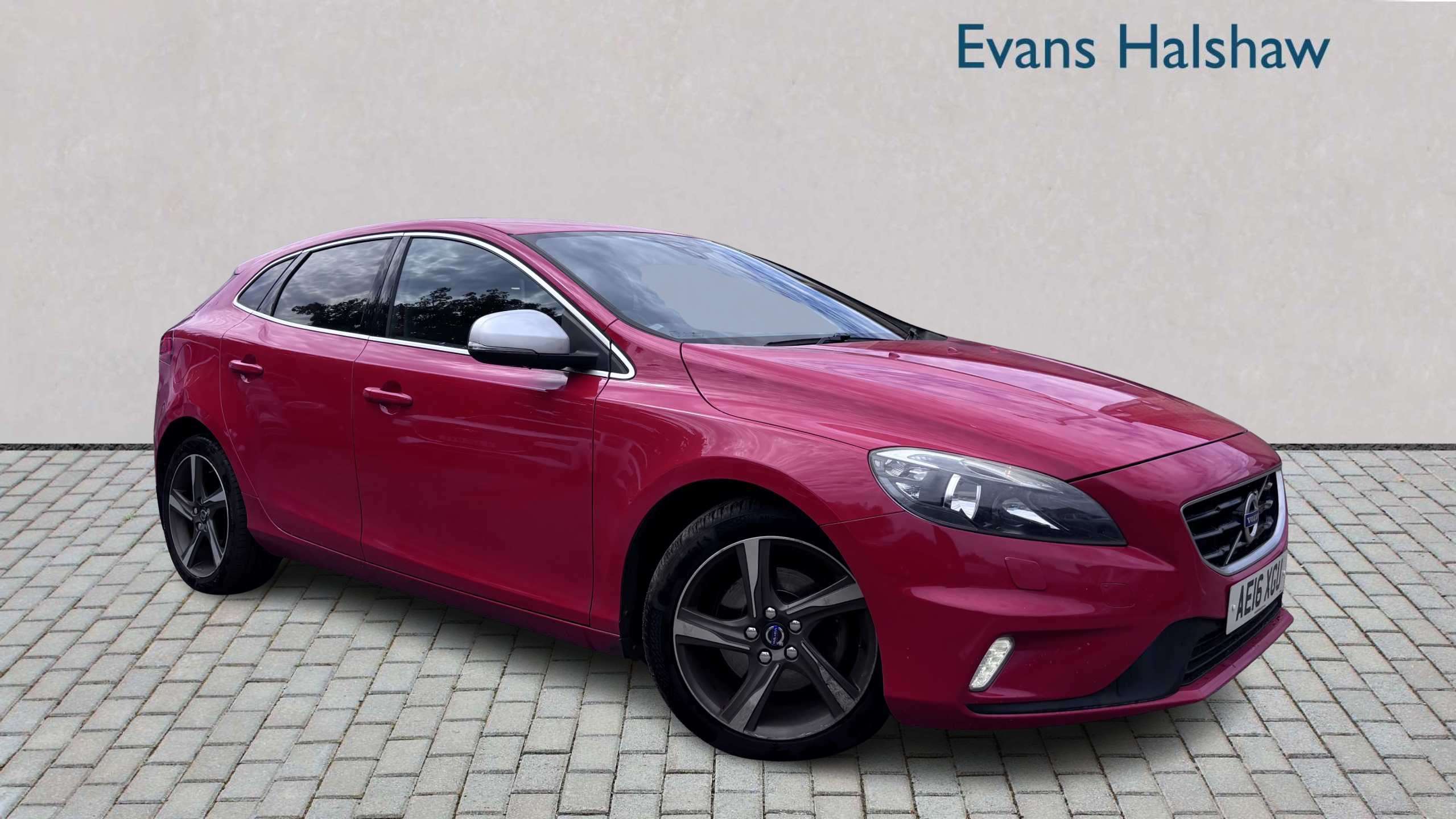 2016 VOLVO V40
