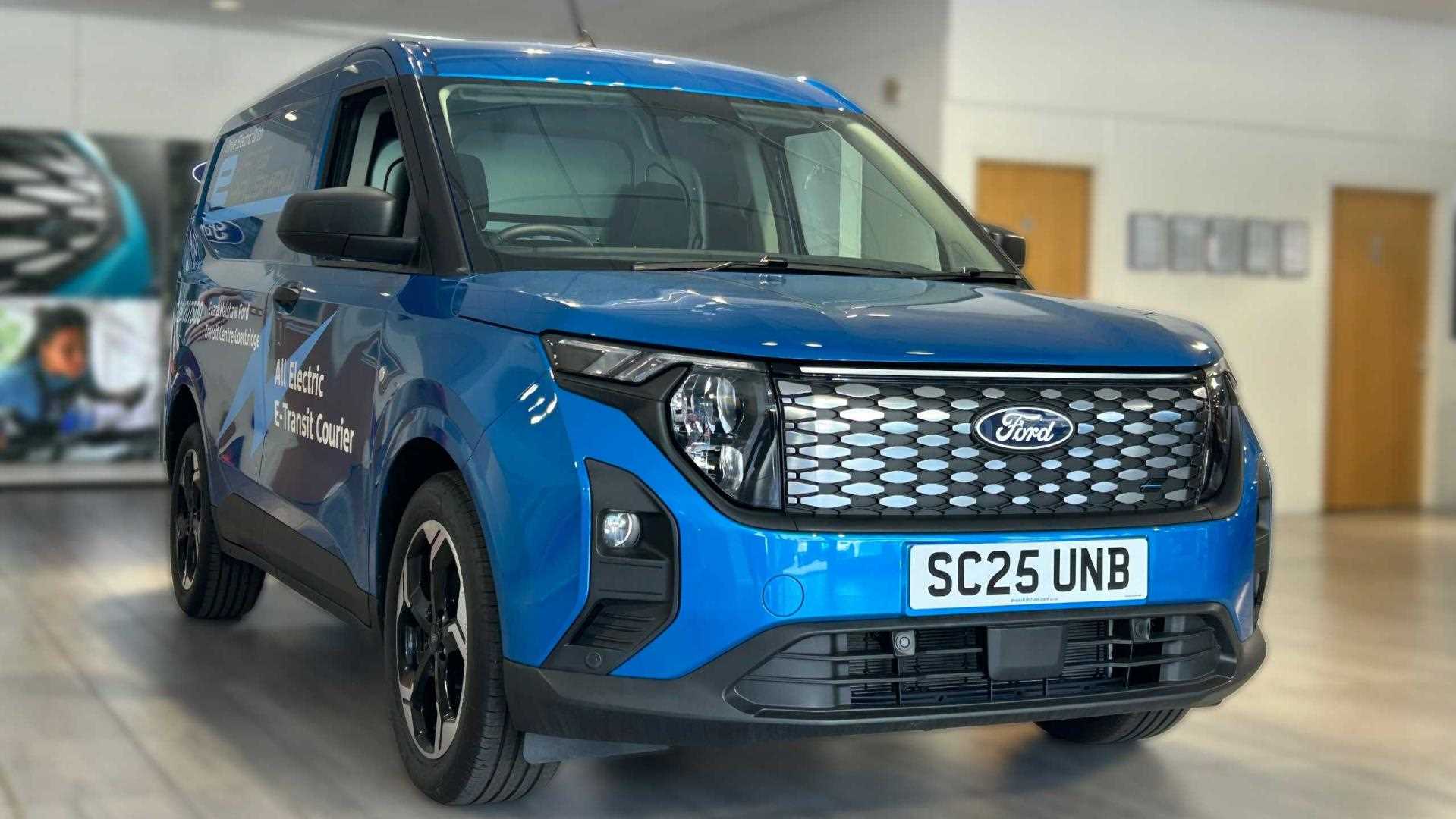 Ford E-Transit Courier