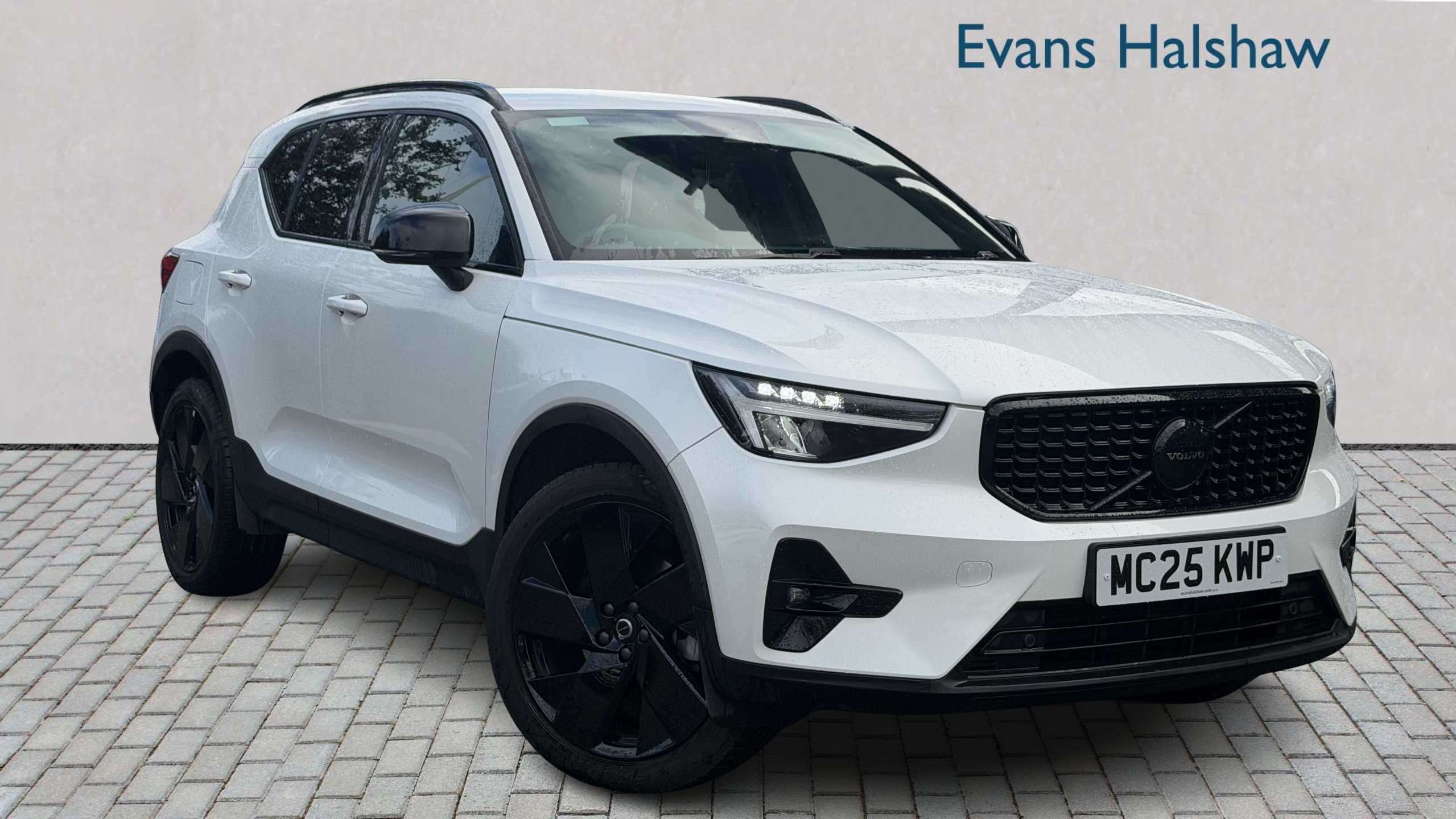 2025 Volvo XC40