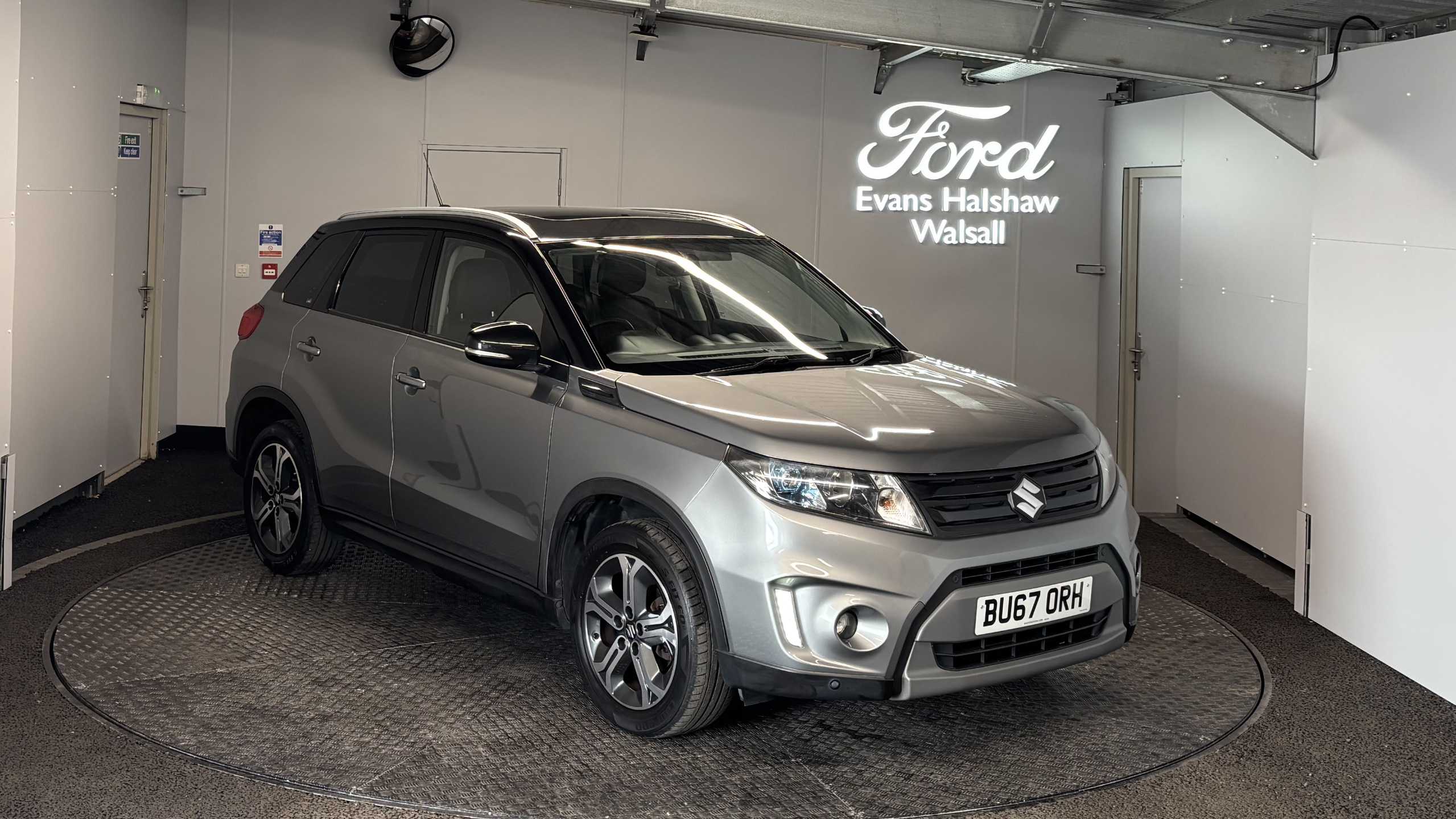 Suzuki Vitara listing photo