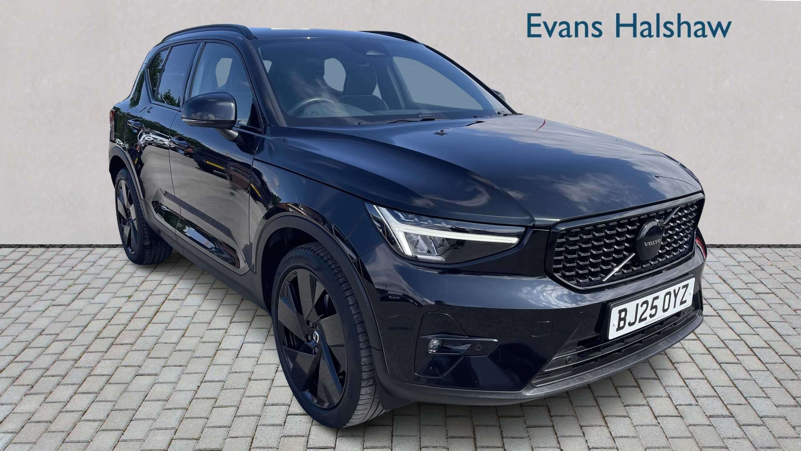 2025 Volvo XC40