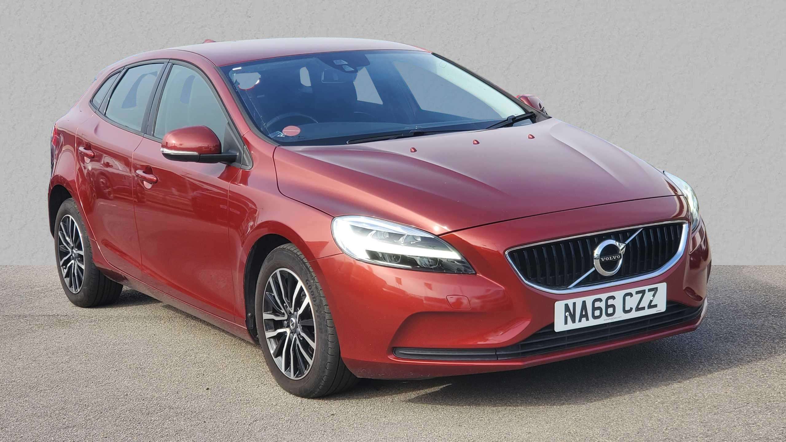 2016 VOLVO V40