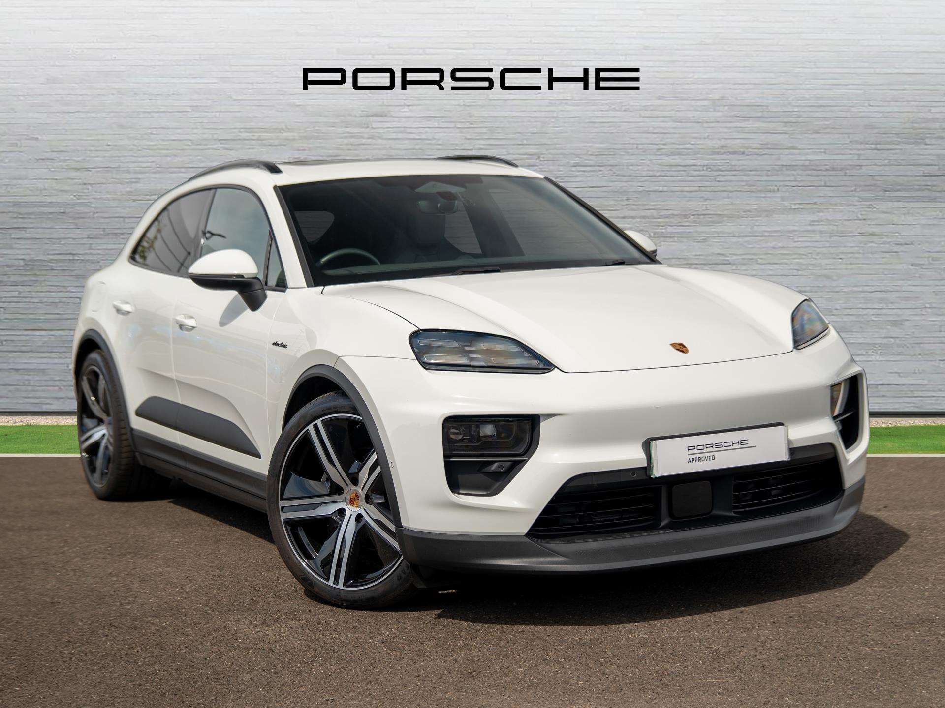 White 2025 Porsche Macan SUV/Crossover All-wheel drive Automatic