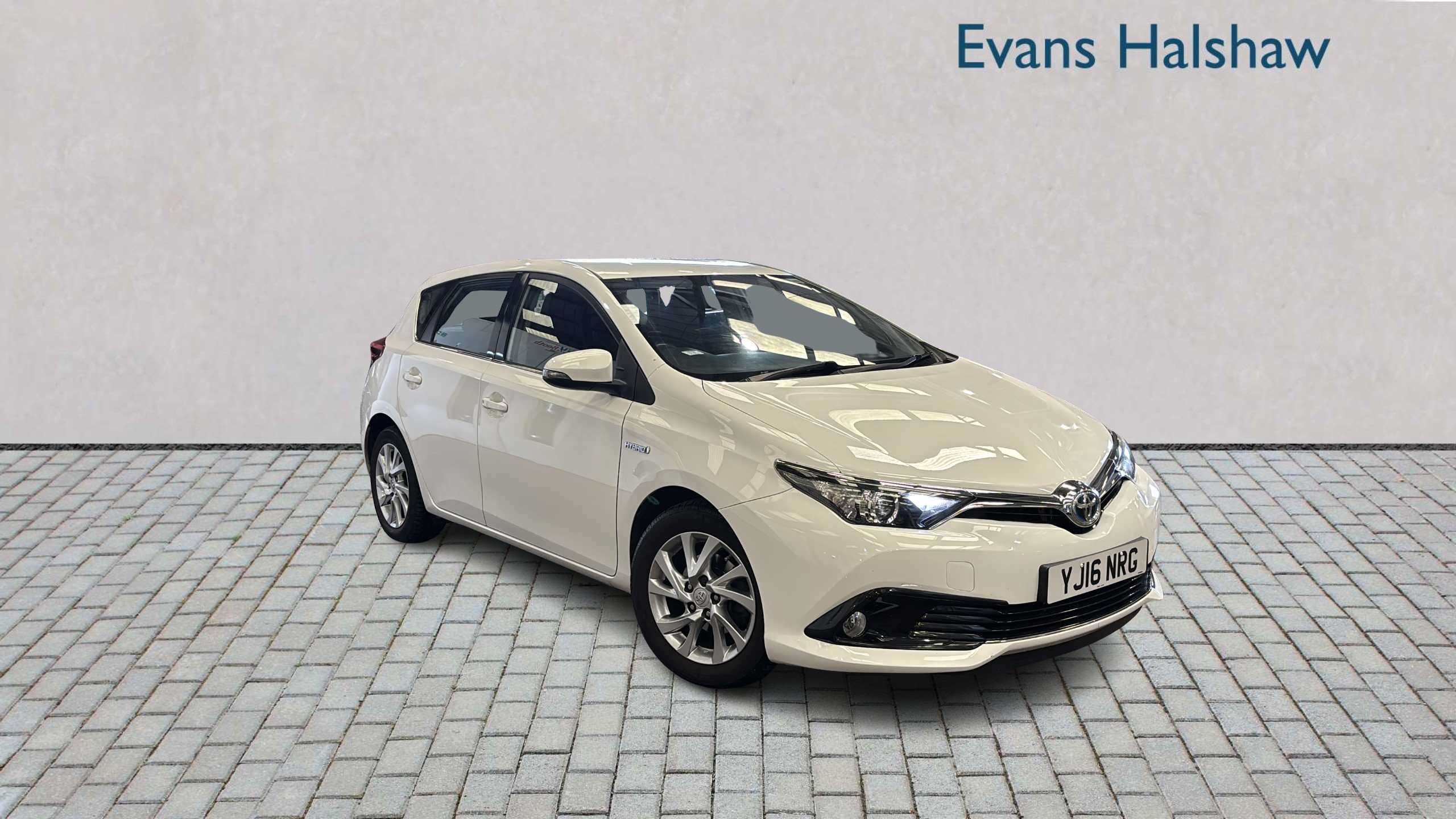 Toyota Auris dealer public-web source image