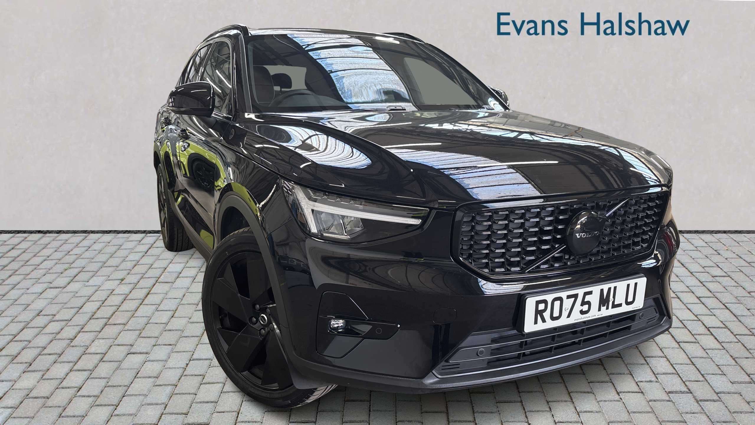 2025 Volvo XC40