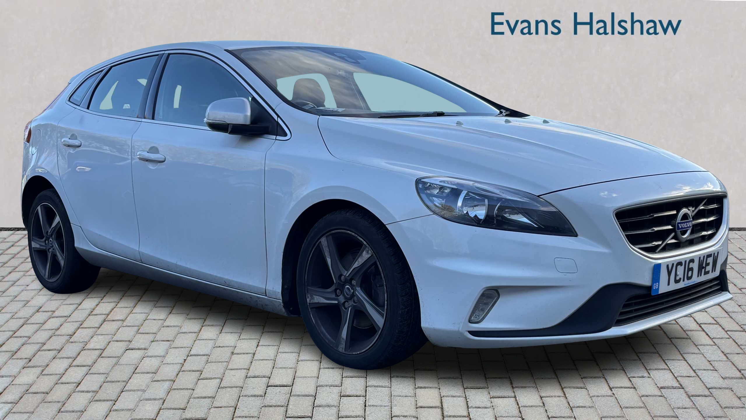 2016 VOLVO V40