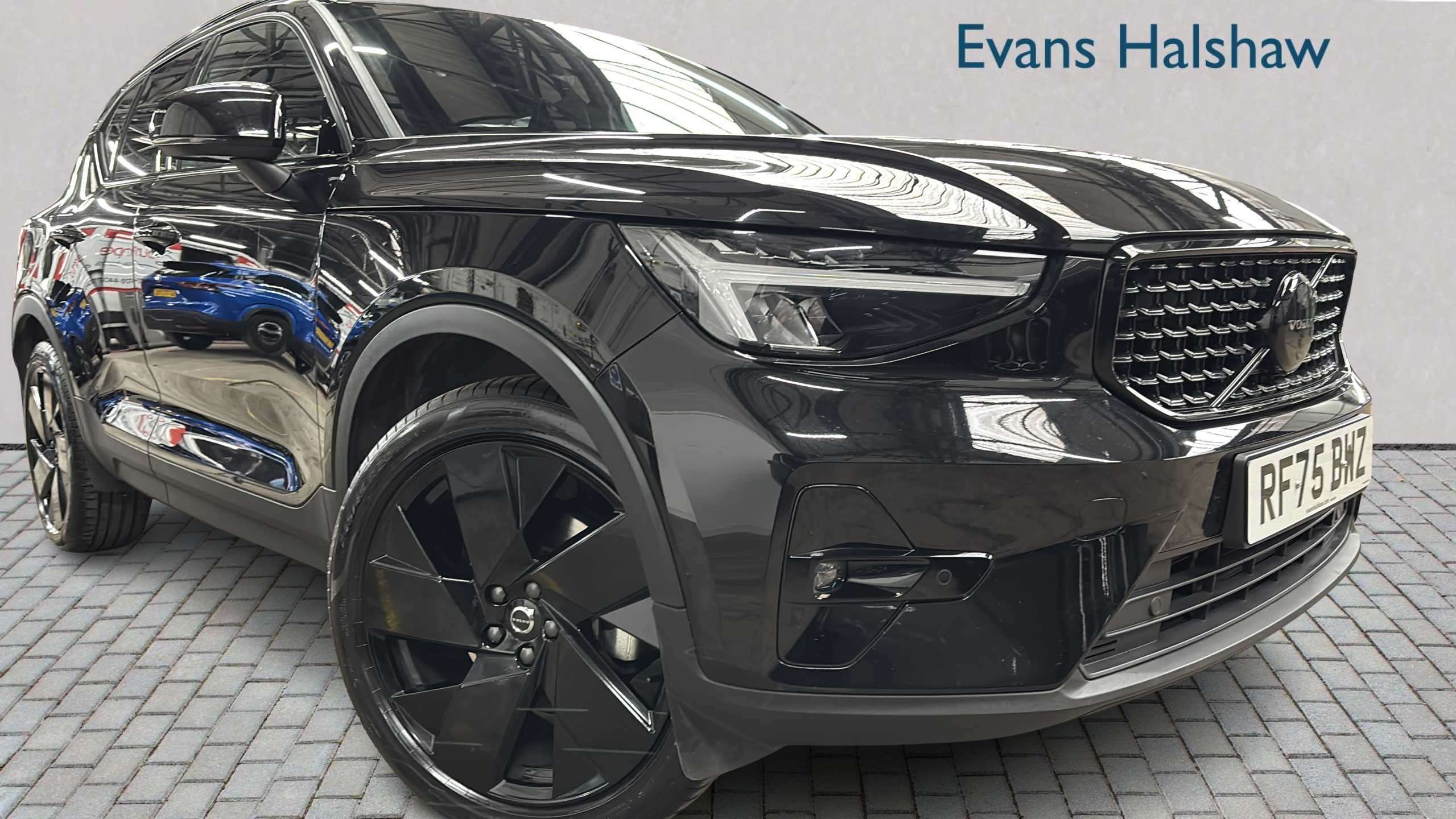 2025 Volvo XC40