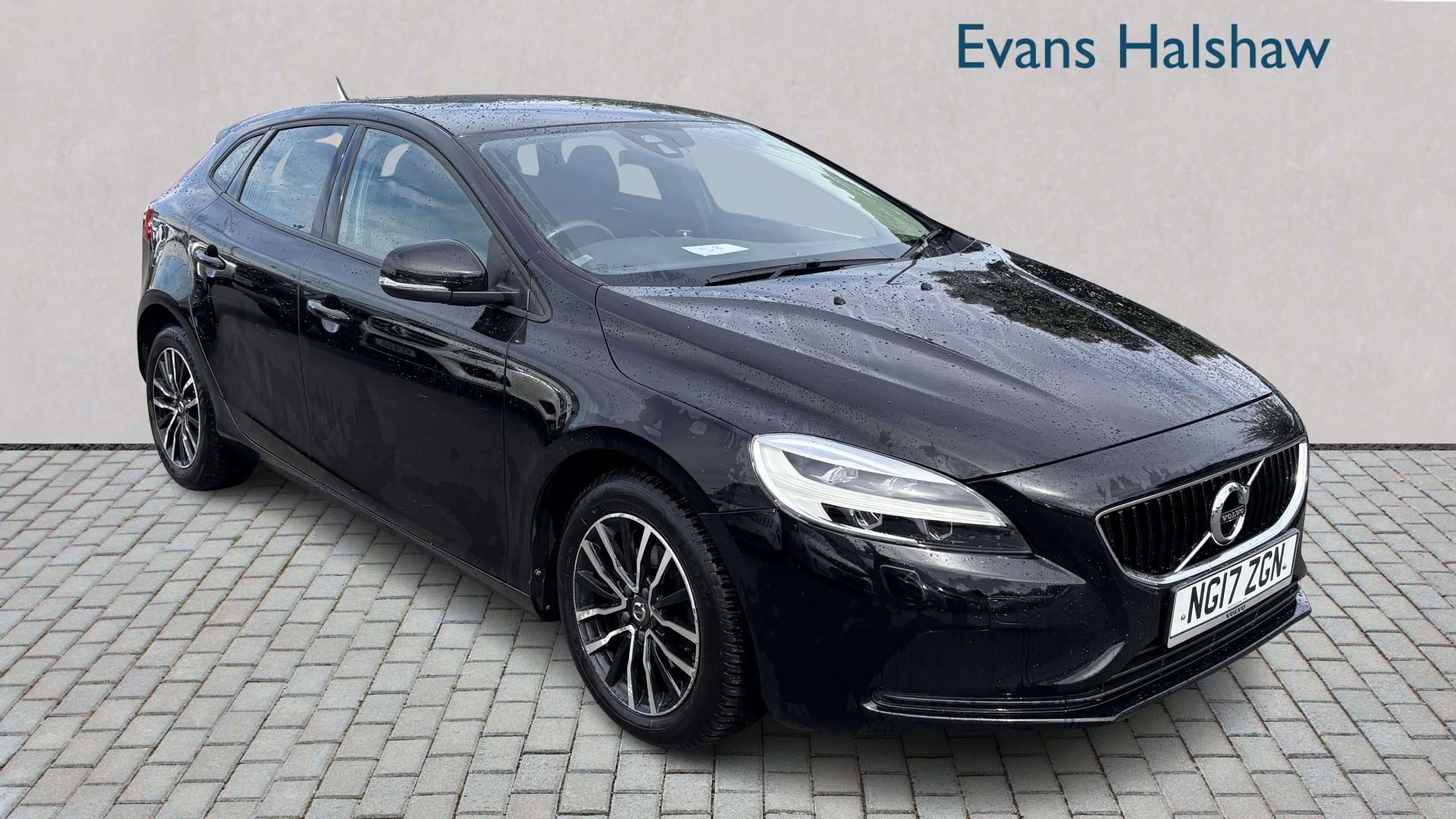 2017 VOLVO V40
